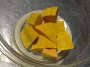 Cut the squash into chunks. Peel them. Put them in a heat-resistant bowl.