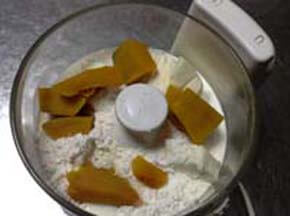 Put eggs, sugar, cream cheese, cream, pumpkin, flour, rum in a food processor