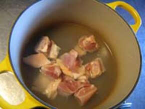 鶏もも肉を煮る