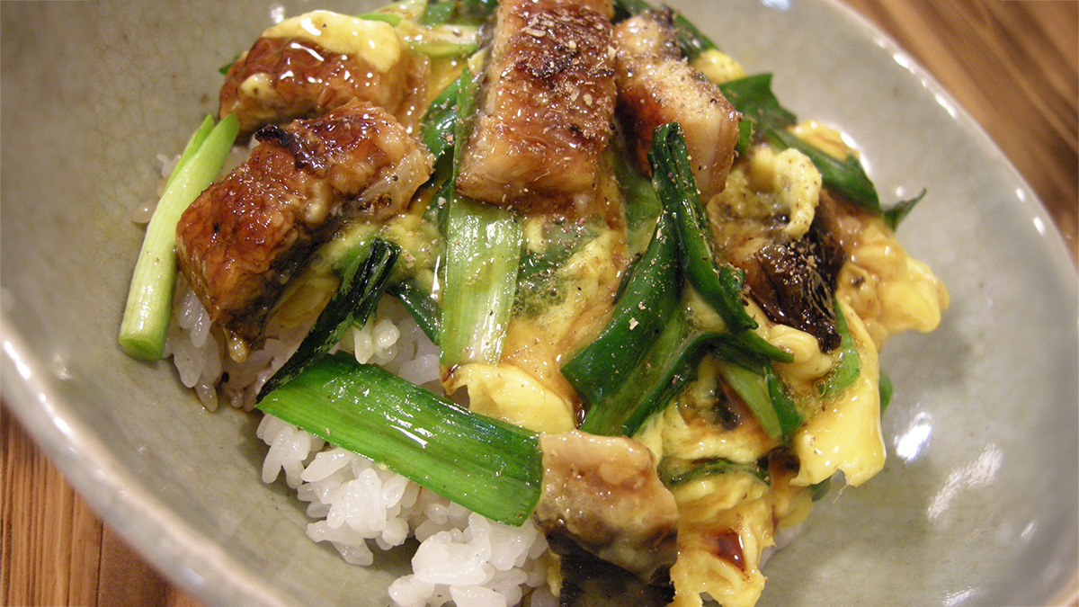 ニラ玉鰻丼